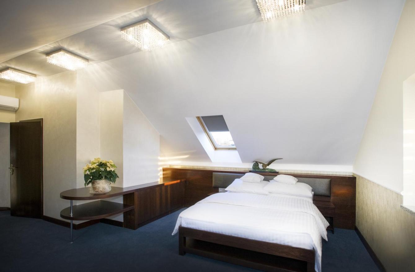 Bielany Wrocławskie Hotel Inter מראה חיצוני תמונה